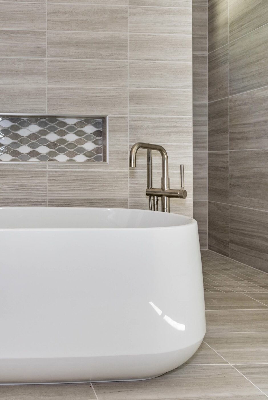 bathroom-interior-design-bathtub-detail