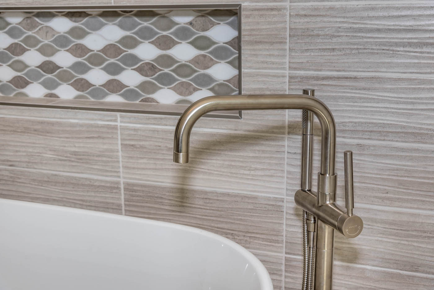 faucet-hardware-detail-bathroom-design